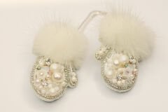 Beyaz Tüylü Eldiven Broş